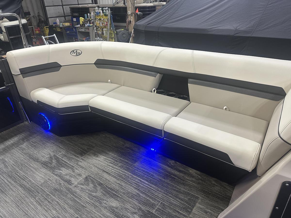 2025 Montego Bay 8522 Fish & Cruise Deluxe Pontoon & Honda 4-Stroke EFI