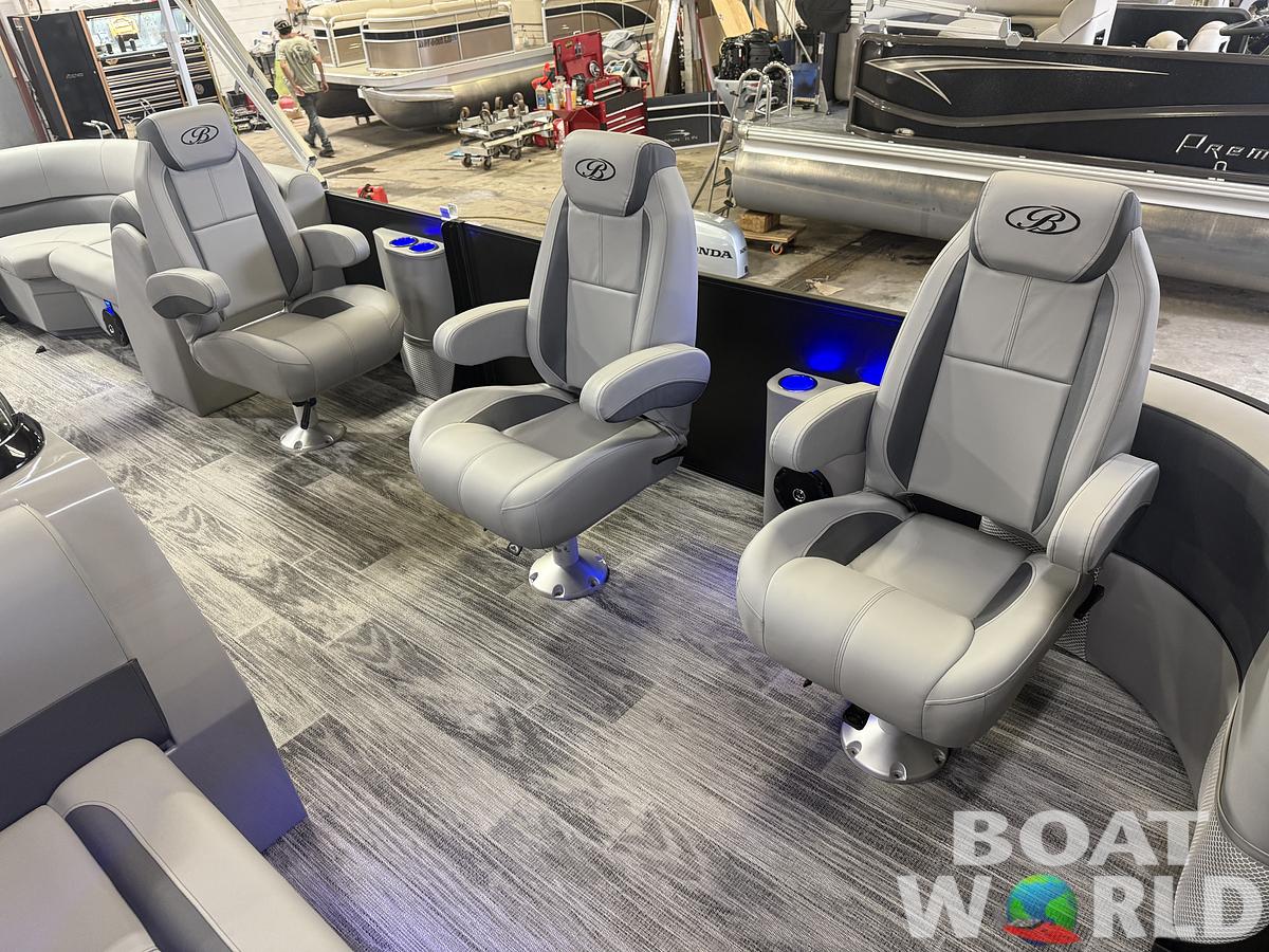 2026 Bentley Pontoons Legacy 220 Navigator DL Quad Lounge