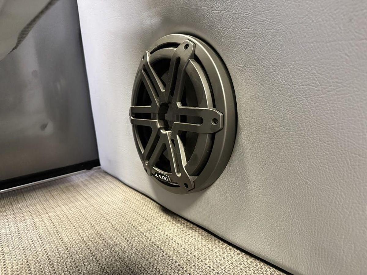 Used 2020 Bentley Pontoons Legacy 223 Navigator Quad Lounge Tritoon & Suzuki 140HP 4-Stroke EFI