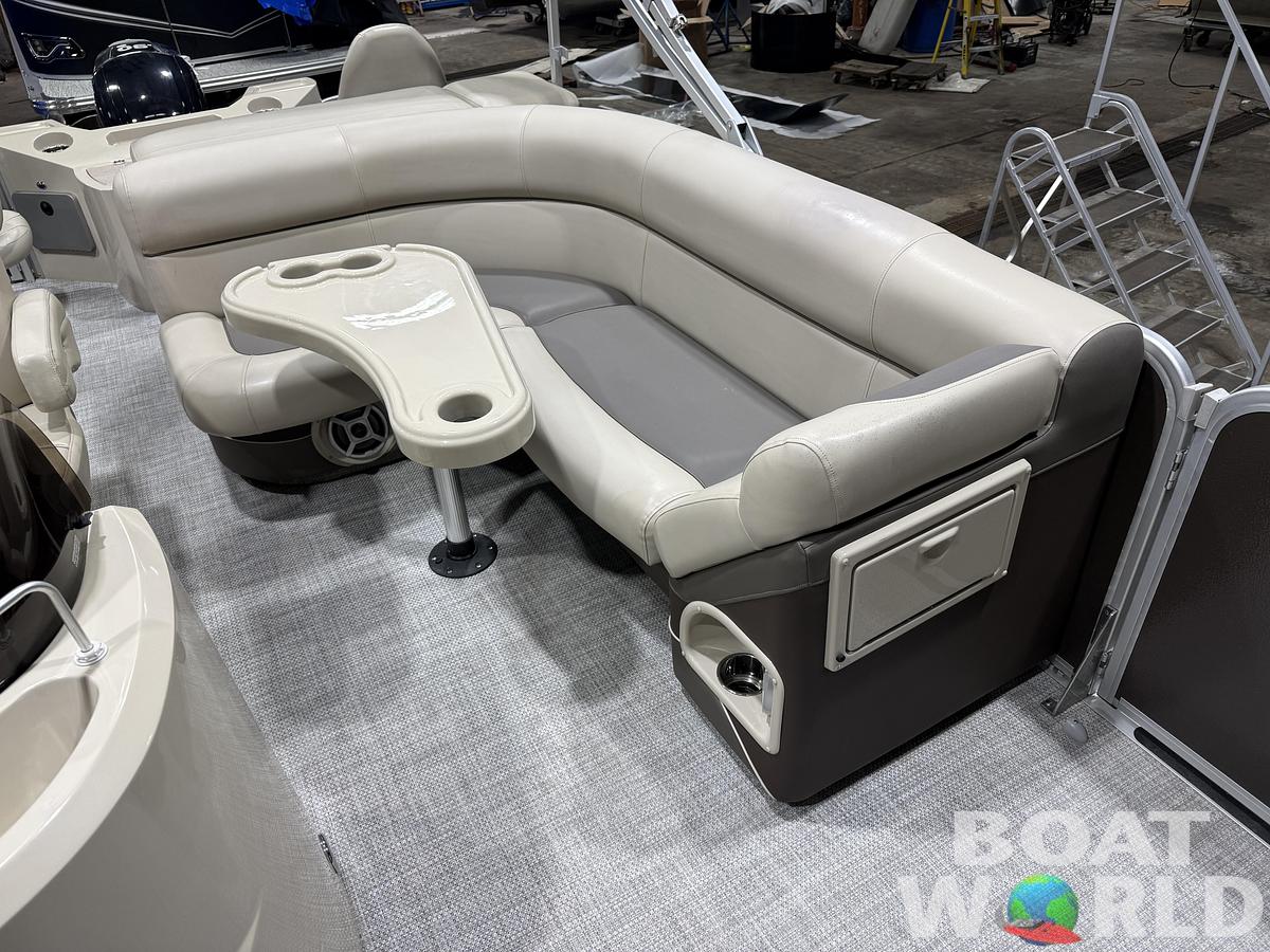 Used 2016 Premier 220 Castaway