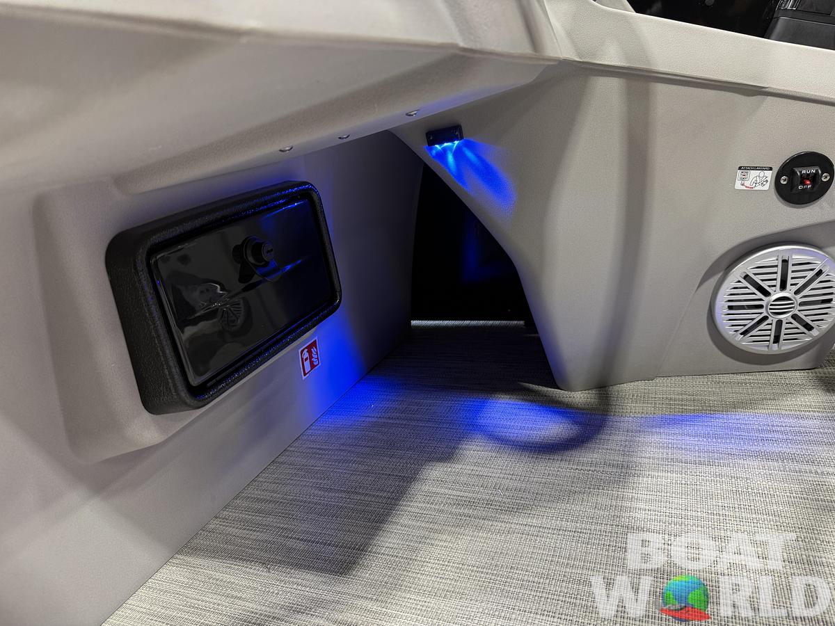 2027 Princecraft Vectra 23 RL SS Swingback Pontoon $36,995