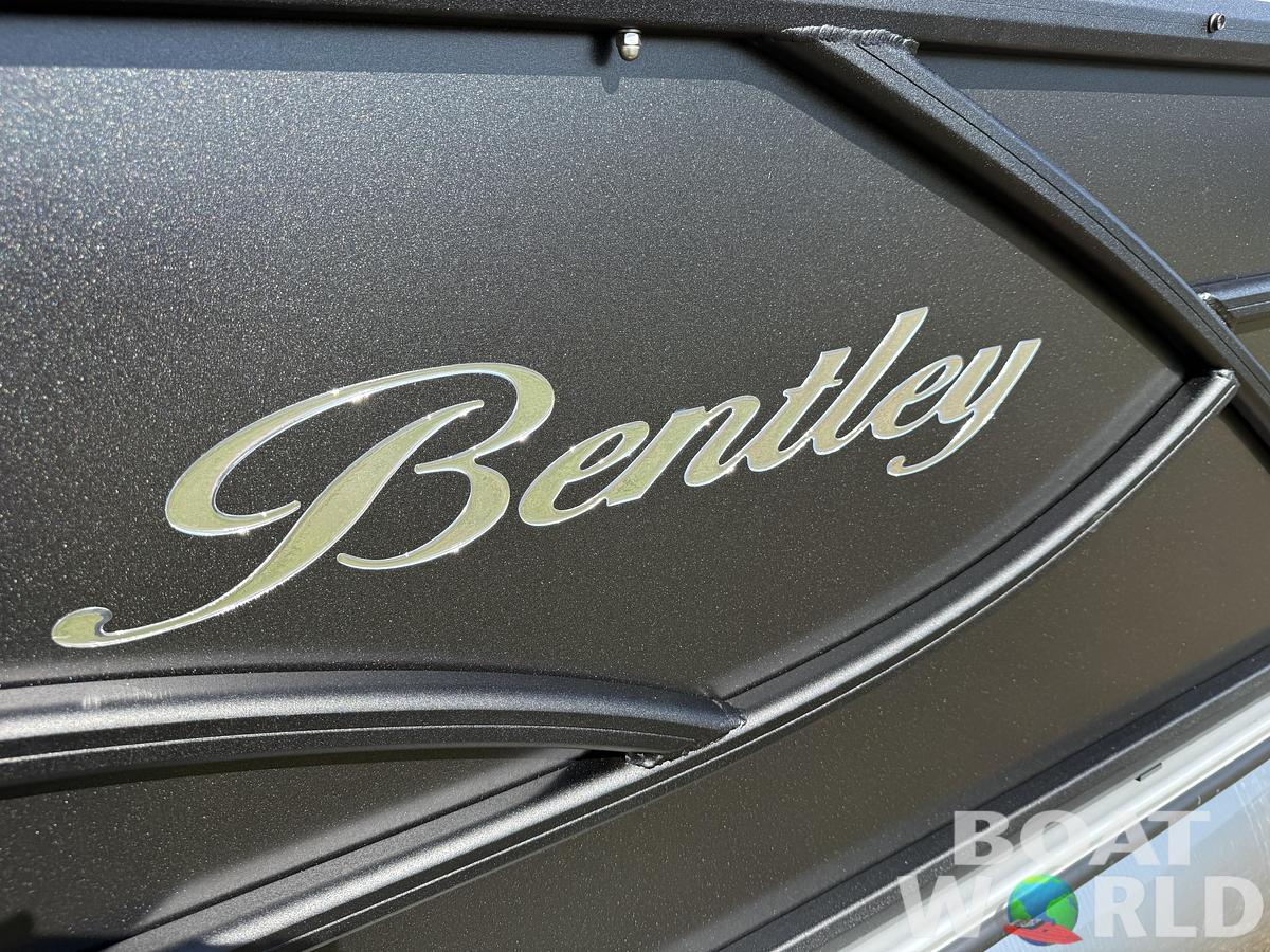 2026 Bentley Pontoons Legacy 220 Navigator Quad Lounge 