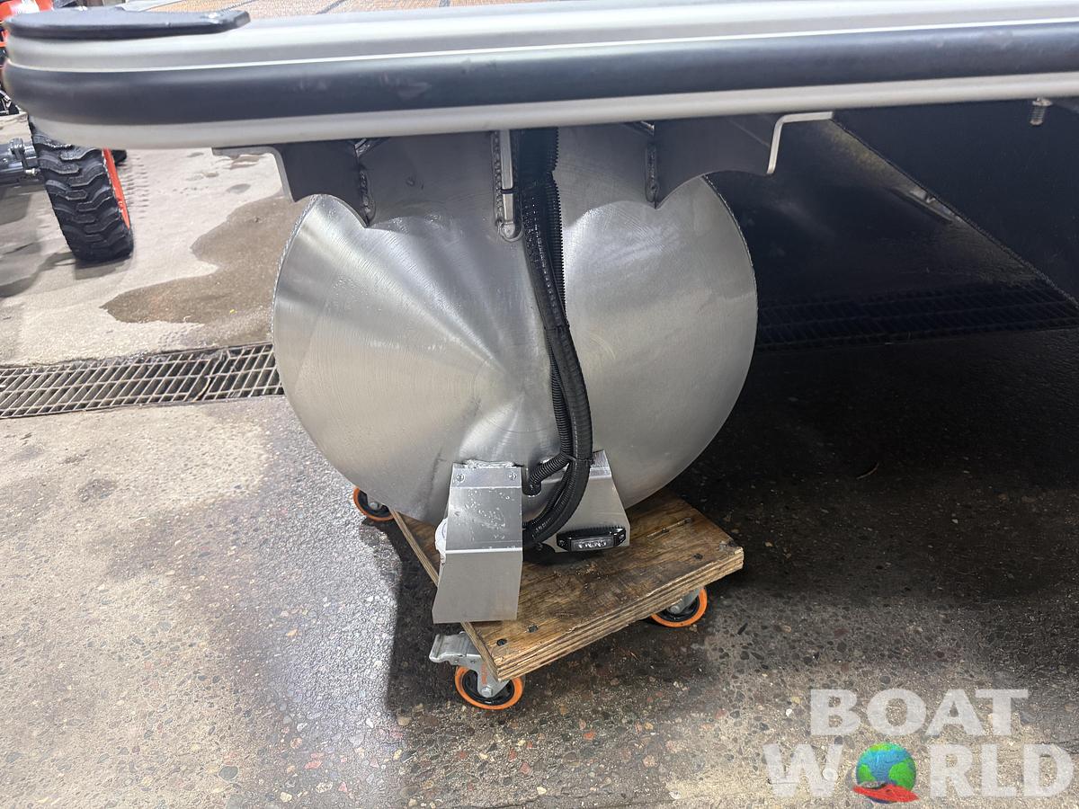 2026 Bentley Pontoons Legacy 220 Navigator DL Quad Lounge 