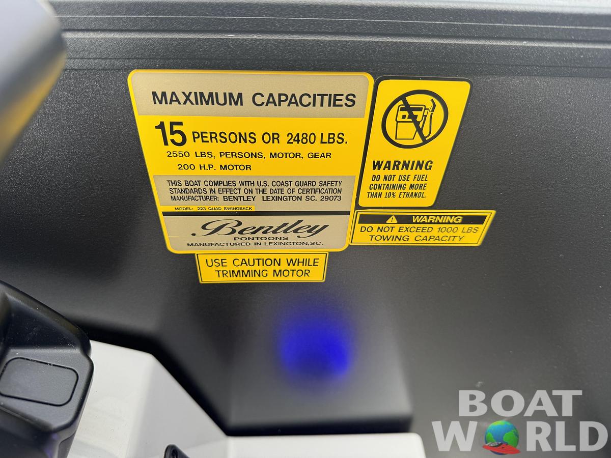 2026 Bentley Pontoons Legacy 223 QSB Swingback Tritoon 
