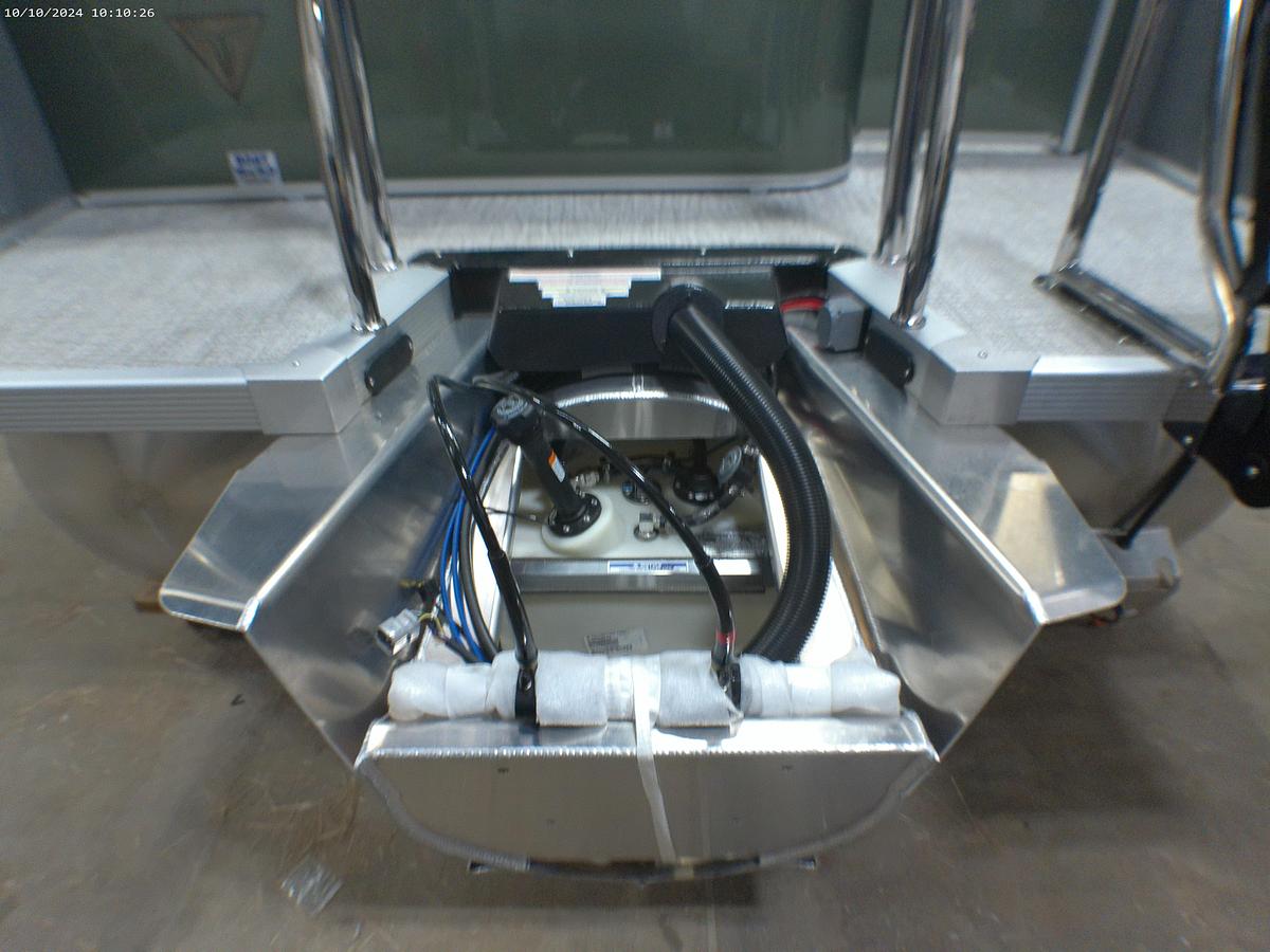 2025 Tahoe Pontoons Cascade 2385 Swingback Tritoon & 225HP 4-Stroke EFI