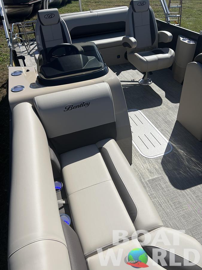 2026 Bentley Pontoons Legacy 223 Swingback Tritoon & Honda 4-Stroke EFI