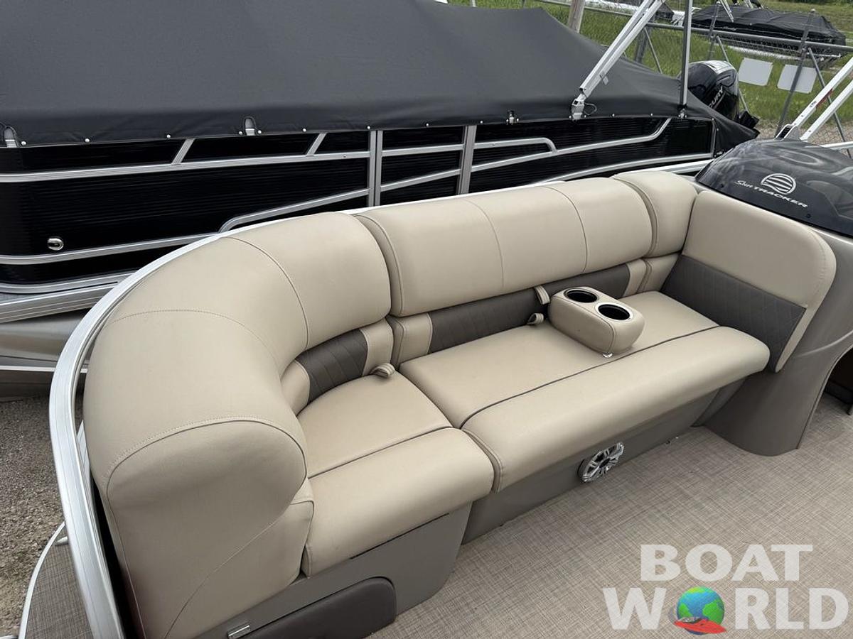 Used 2023 Sun Tracker Party Barge® 20 DLX