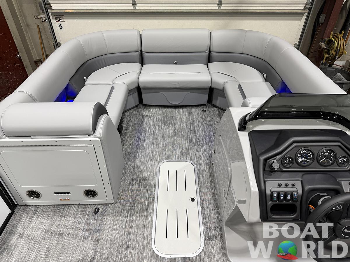 2026 Bentley Pontoons Legacy 223 Navigator Quad Lounge Tritoon