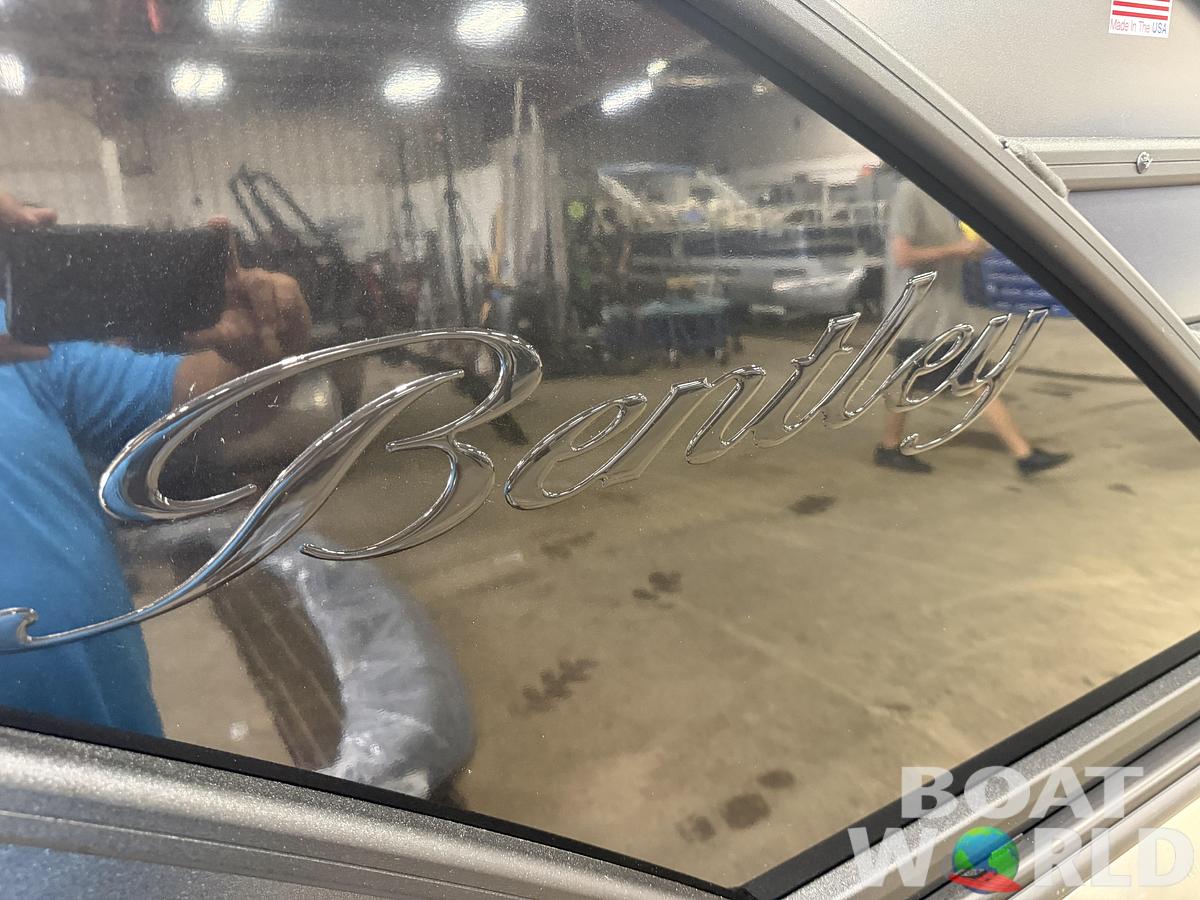 2027 Bentley Elite 223 Lounge Swingback Tritoon $66,995