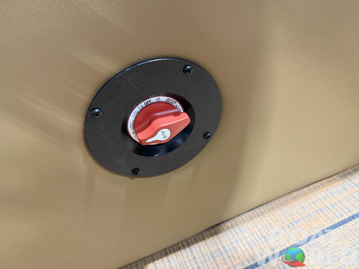 2026 Bentley Pontoons Legacy 220 Swingback 