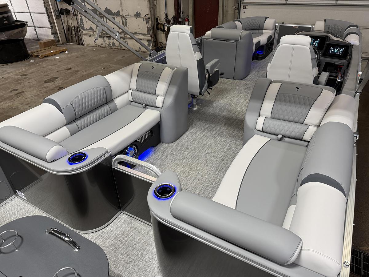 2025 Tahoe Pontoons Cascade 2385 Quad Lounge Tritoon & 225HP 4-Stroke