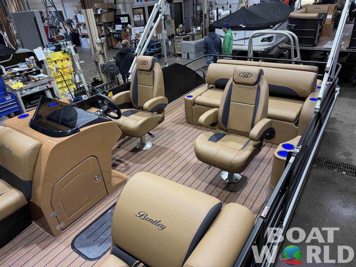 2026 Bentley Legacy 300hp Swingback 243 Tritoon $68995