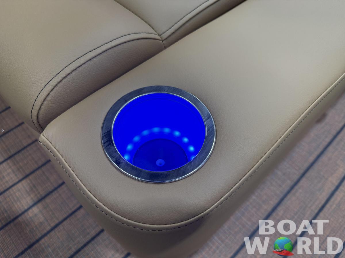 2026 Bentley Pontoons Legacy 223 Swingback Tritoon 