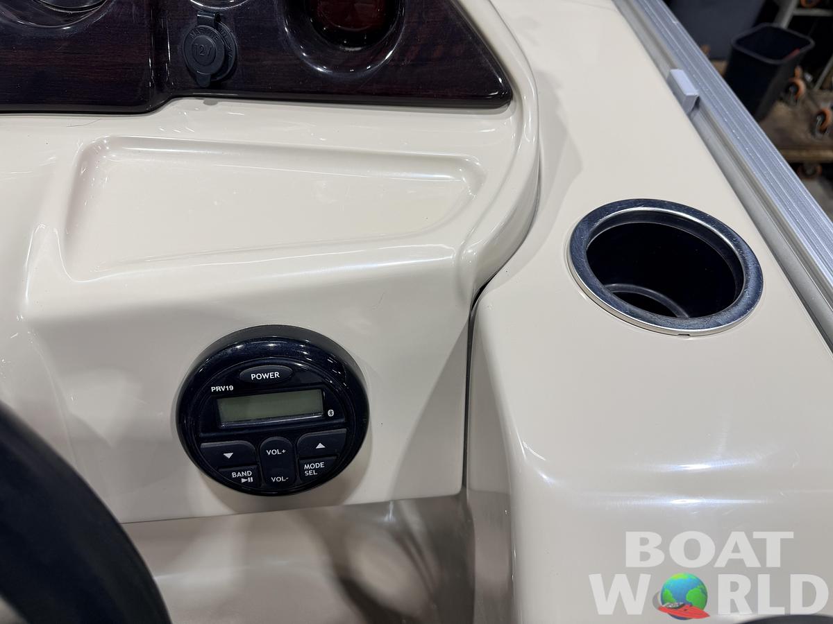 Used 2016 Sylvan Mirage 822 LZ & 50HP Yamaha 4Stroke - $21,995