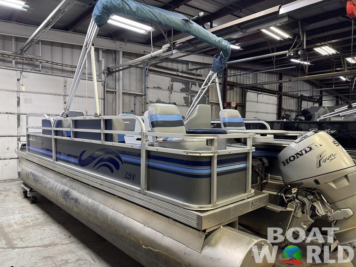 Used 2002 TMC 2200 FM Pontoon