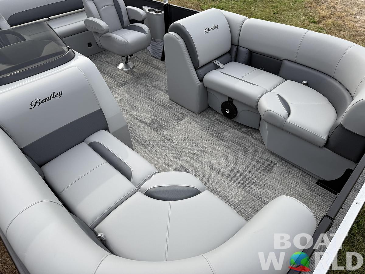 2025 Bentley Pontoons Legacy 200 Swingback