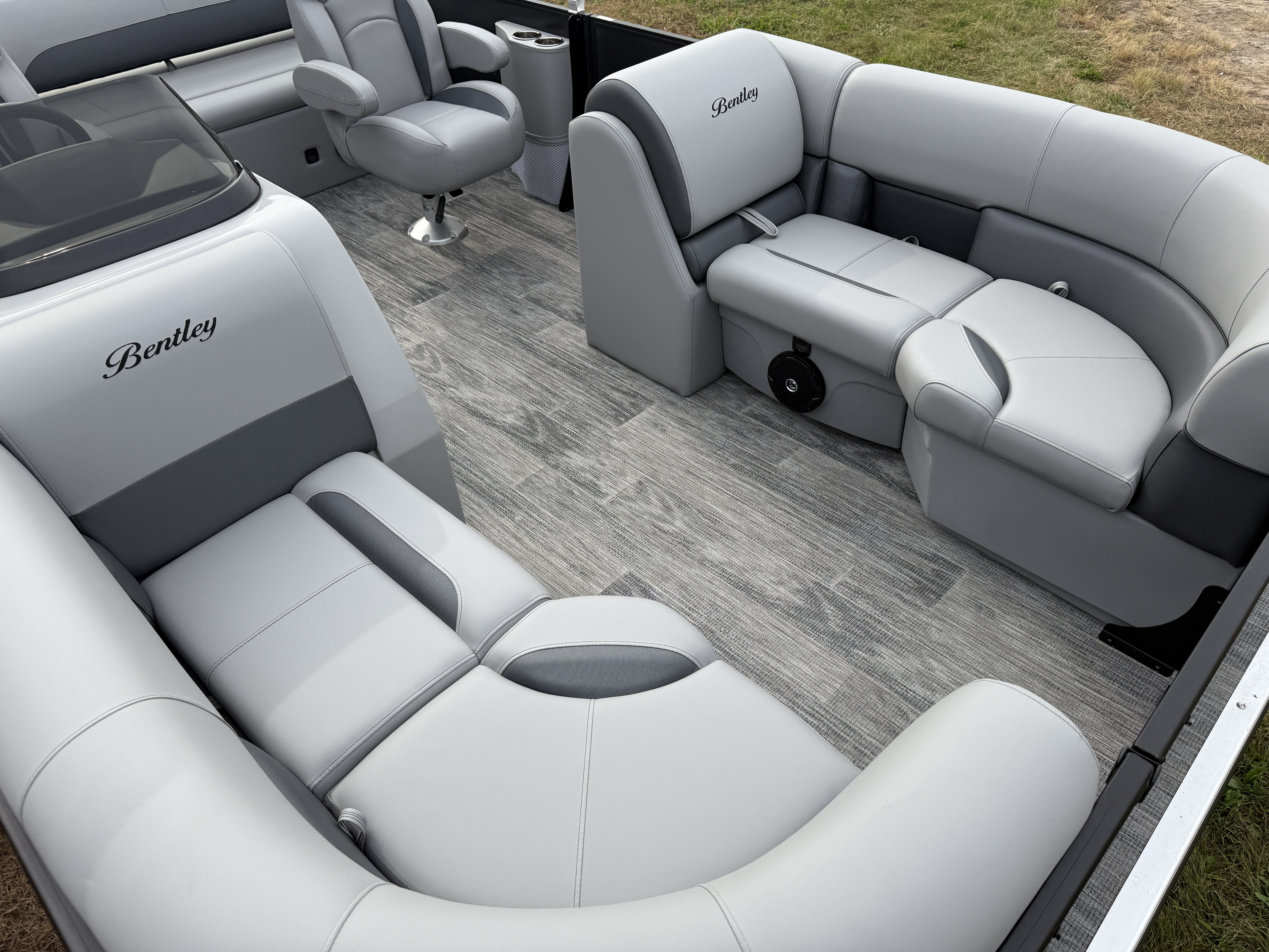2025 Bentley Pontoons Legacy 200 Swingback