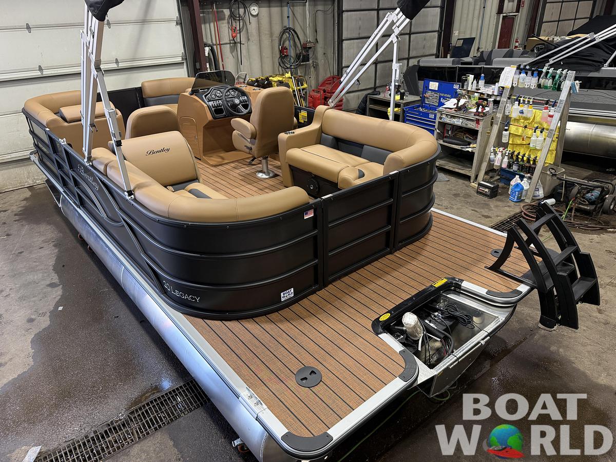 2026 Bentley Legacy 200 Navigator Quad Lounge $34995