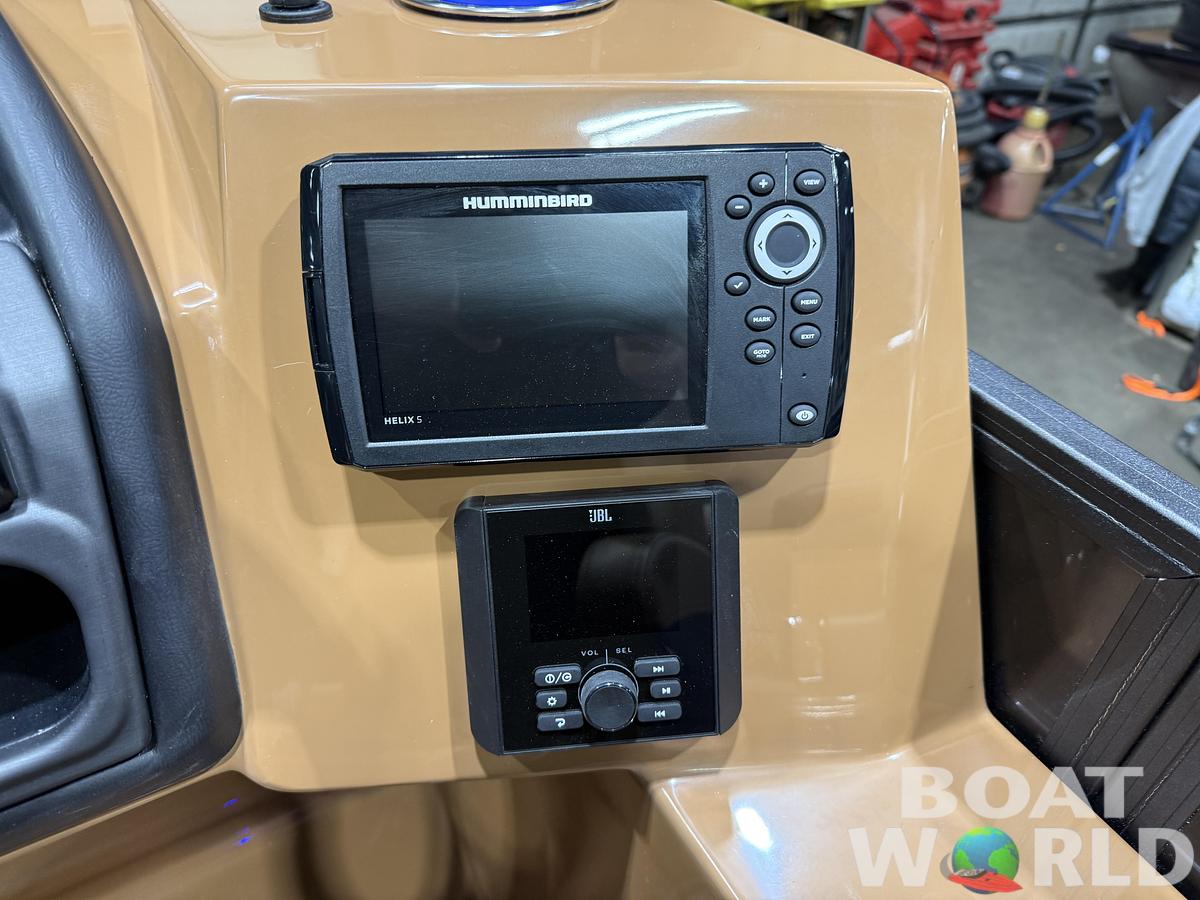 2026 Bentley Pontoons Legacy 223 QSB Swingback Tritoon 