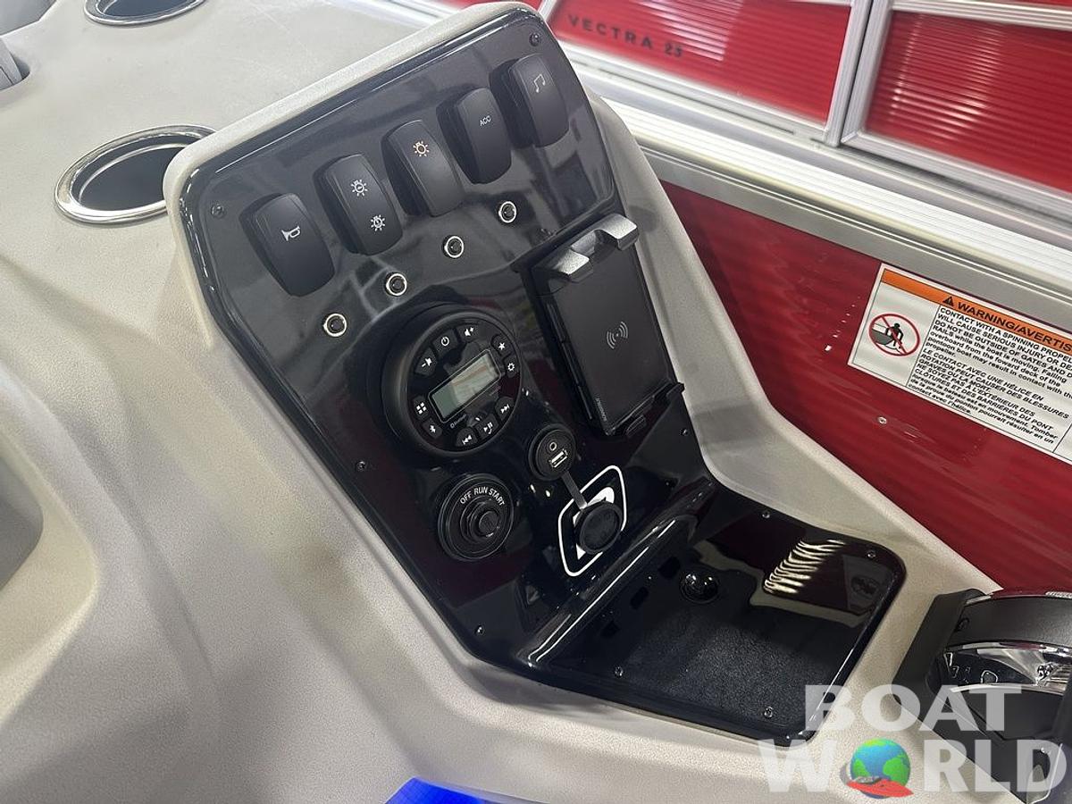 2025 Princecraft Vectra 21 RL Swingback Lounge Pontoon & Mercury 4-Stroke EFI