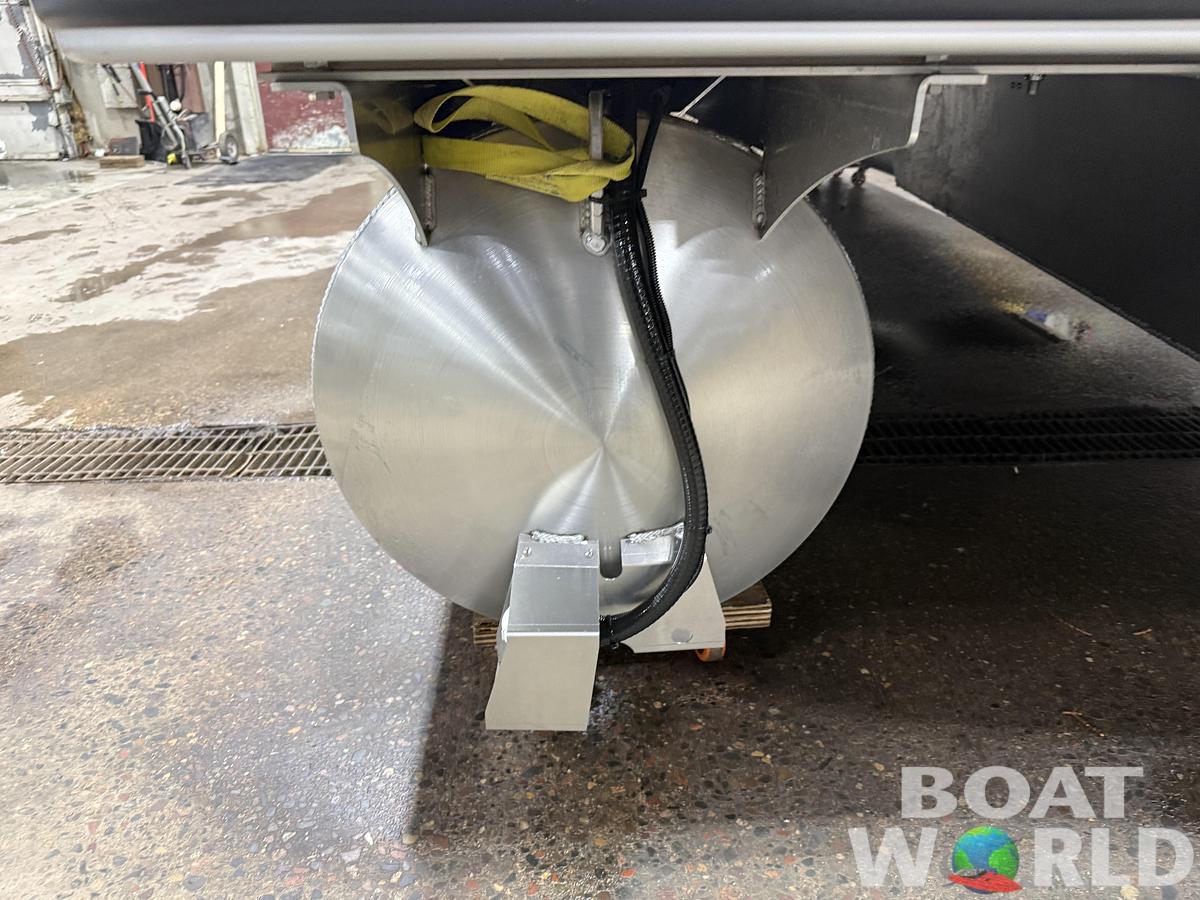 2026 Bentley Pontoons Legacy 220 Swingback 