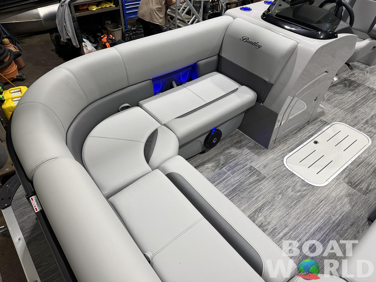 2026 Bentley Pontoons Legacy 223 Navigator Quad Lounge Tritoon