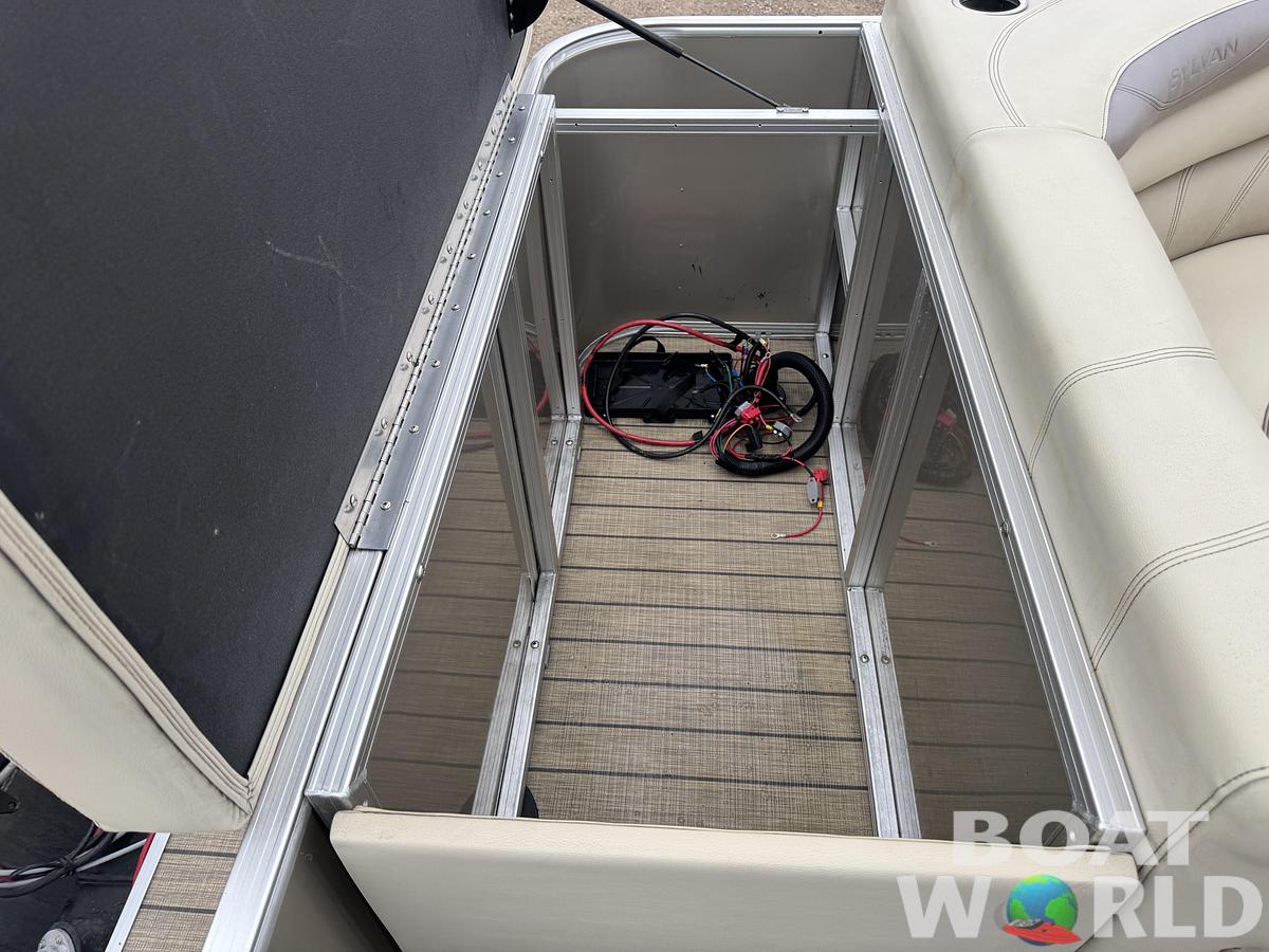 Used 2018 Sylvan Mirage 820 Cruise