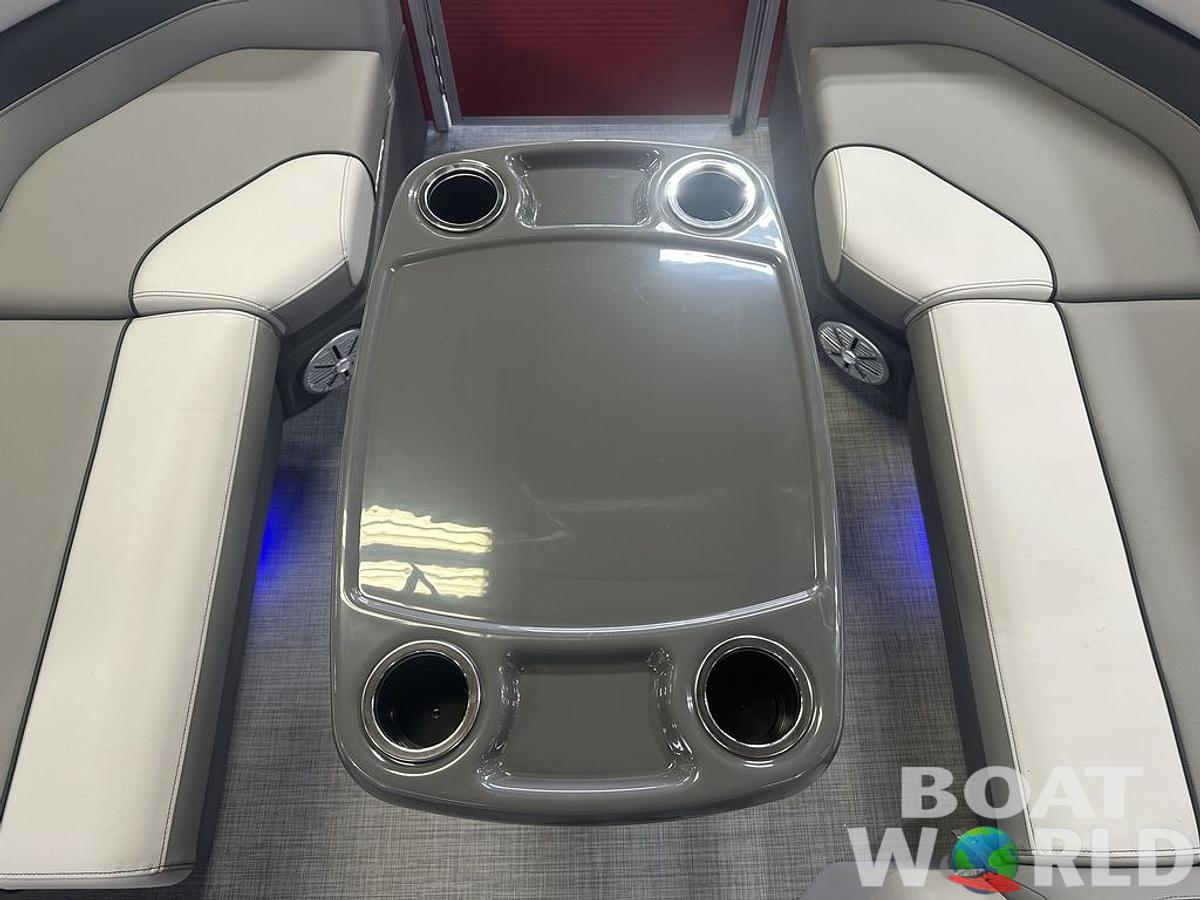 2025 Princecraft Vectra 21 RL Swingback Lounge Pontoon & Mercury 4-Stroke EFI