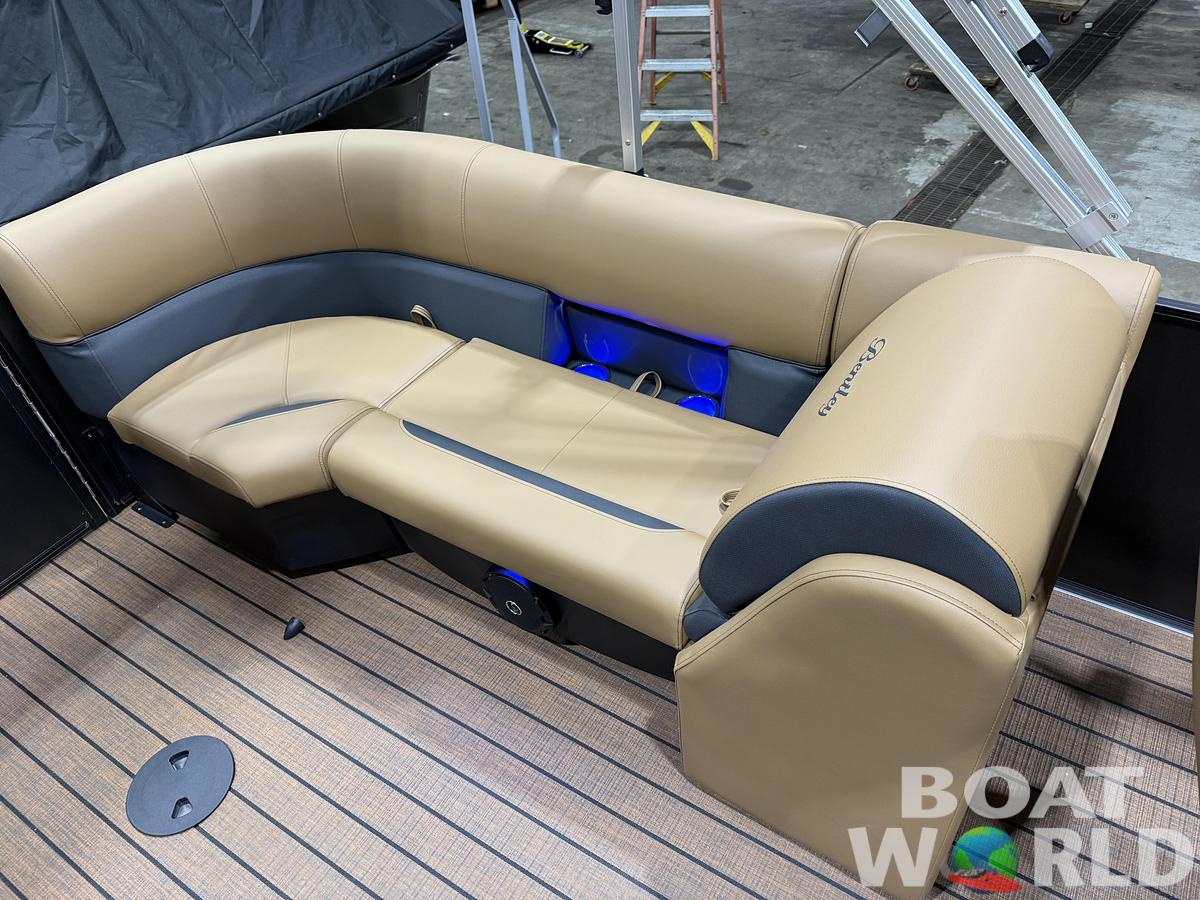 2026 Bentley Pontoons Legacy 223 Navigator DL Quad Lounge Tritoon 