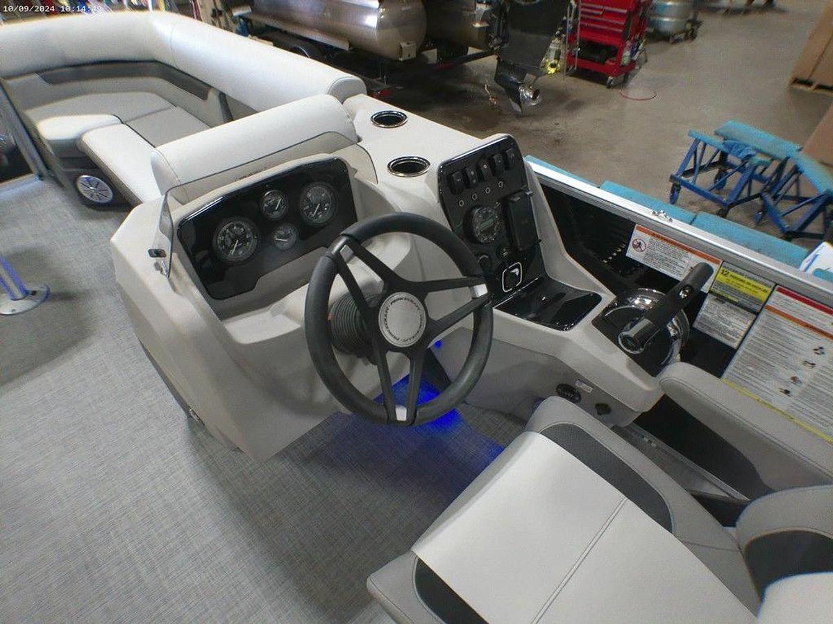 2025 Princecraft Vectra 23 RL Swingback Lounge Pontoon & Mercury 4-Stroke EFI