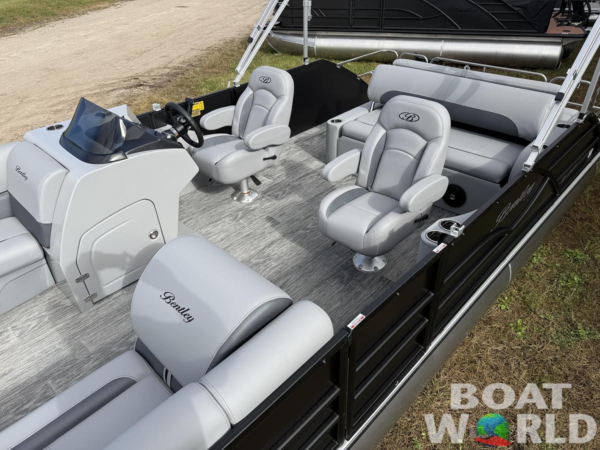 2026 Bentley Pontoons Legacy 220 Swingback 