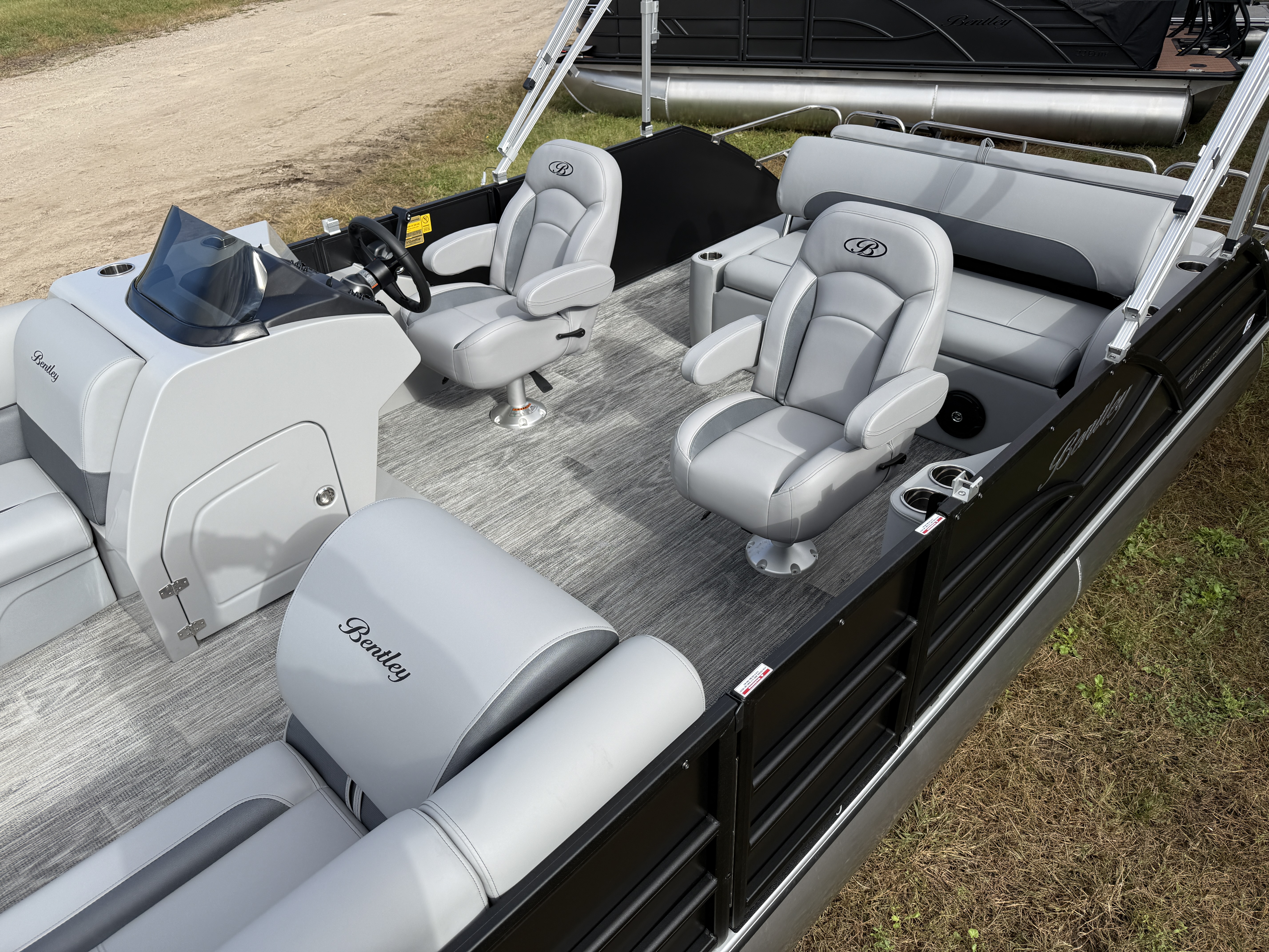 2026 Bentley Pontoons Legacy 220 Swingback 