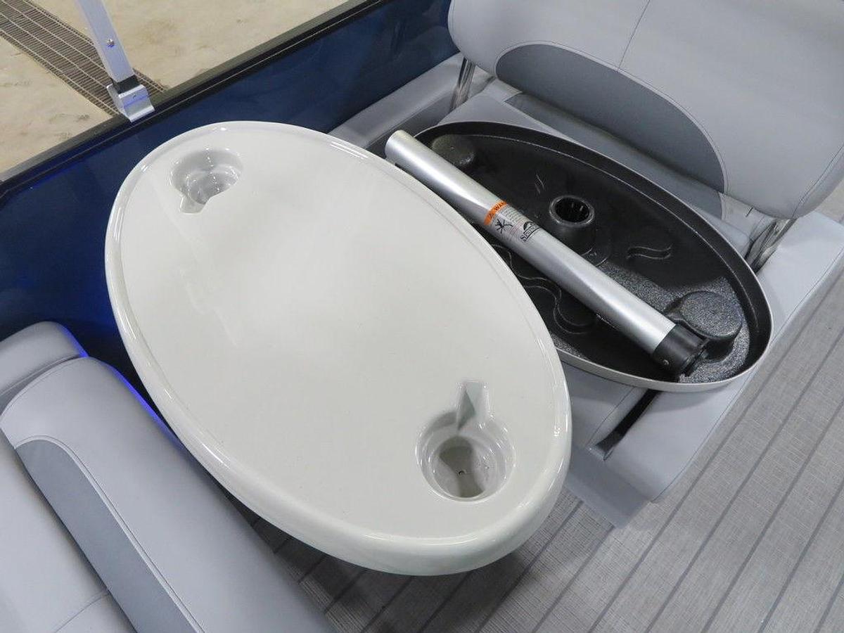 2025 Bentley Pontoons Legacy 223 QSB Swingback Tritoon & Honda 4-Stroke EFI