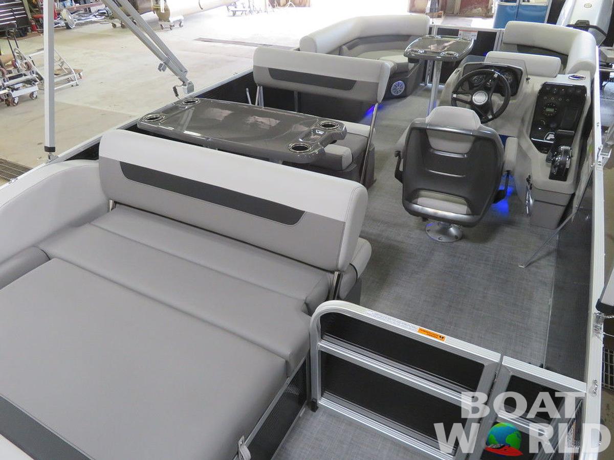 2025 Princecraft Vectra 21 RL Dinette Swingback Pontoon & Mercury 4-Stroke EFI