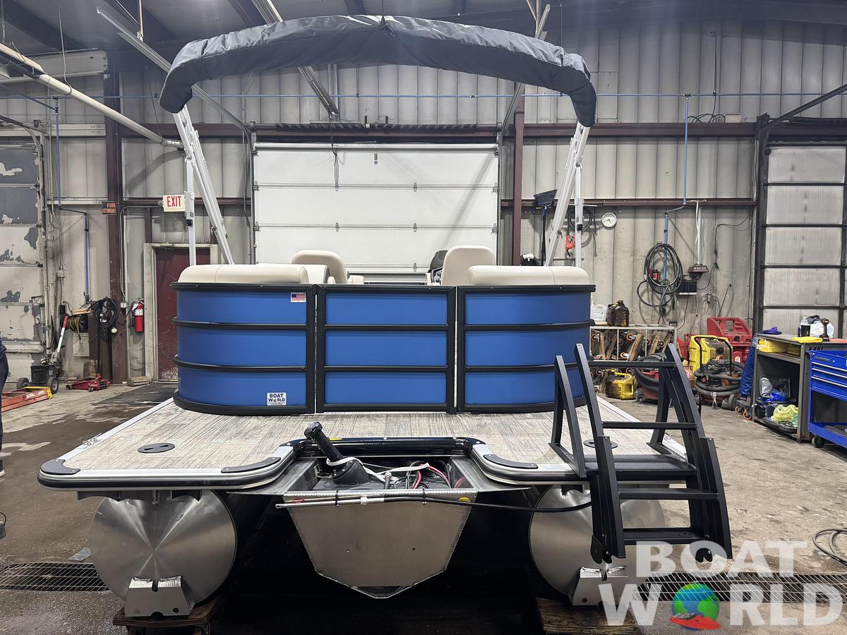 2026 Bentley Pontoons Legacy 220 Navigator Quad Lounge