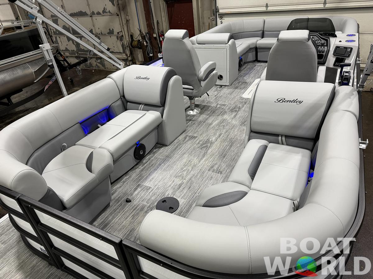 2026 Bentley Pontoons Legacy 223 Navigator Quad Lounge Tritoon
