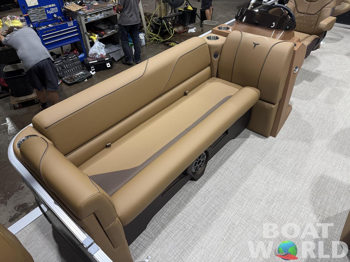 2027 Tahoe Sport Fish & Cruise 23E80 Pontoon $33995