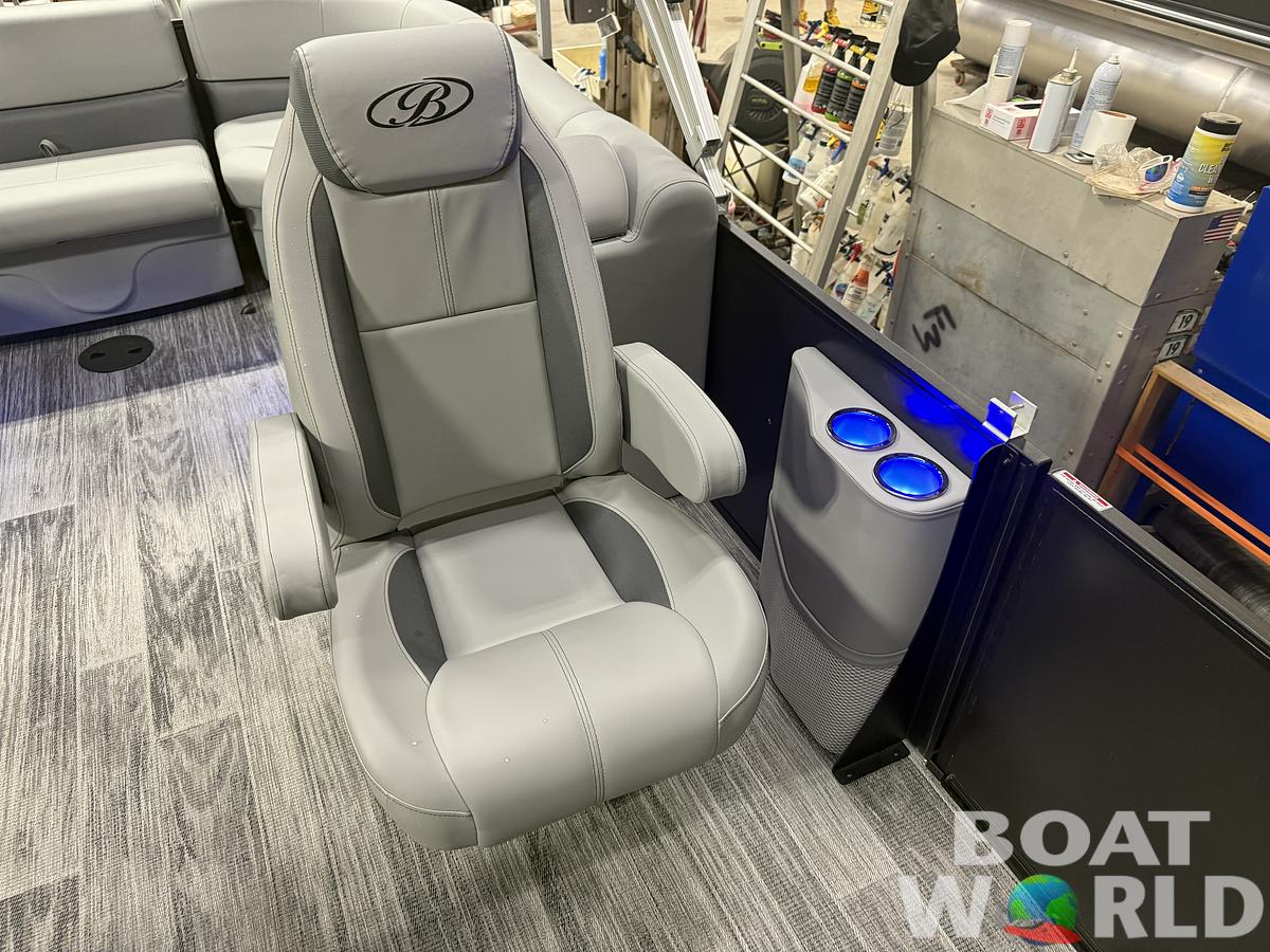 2026 Bentley Pontoons Legacy 223 Navigator Quad Lounge Tritoon 