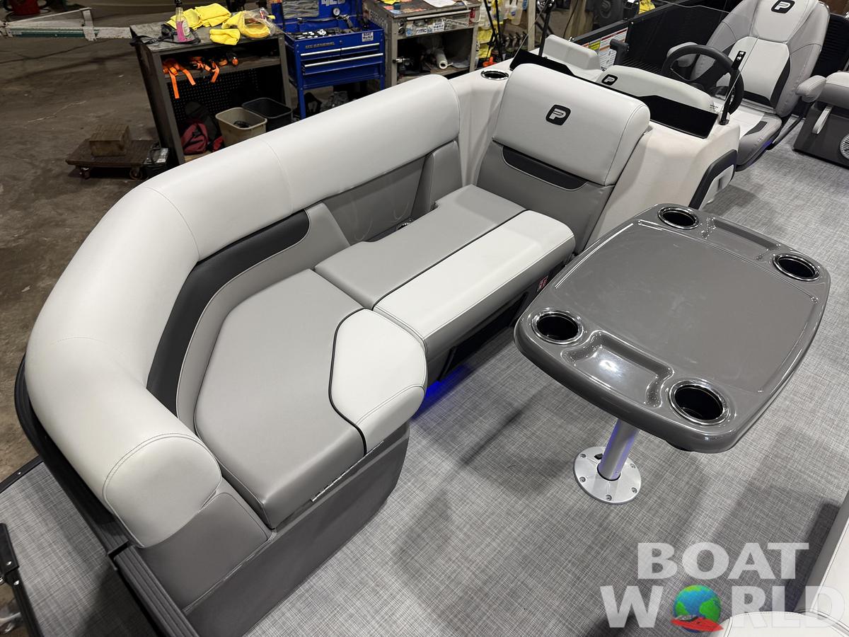 2026 Princecraft Vectra 21 RL Swingback Lounge $31995