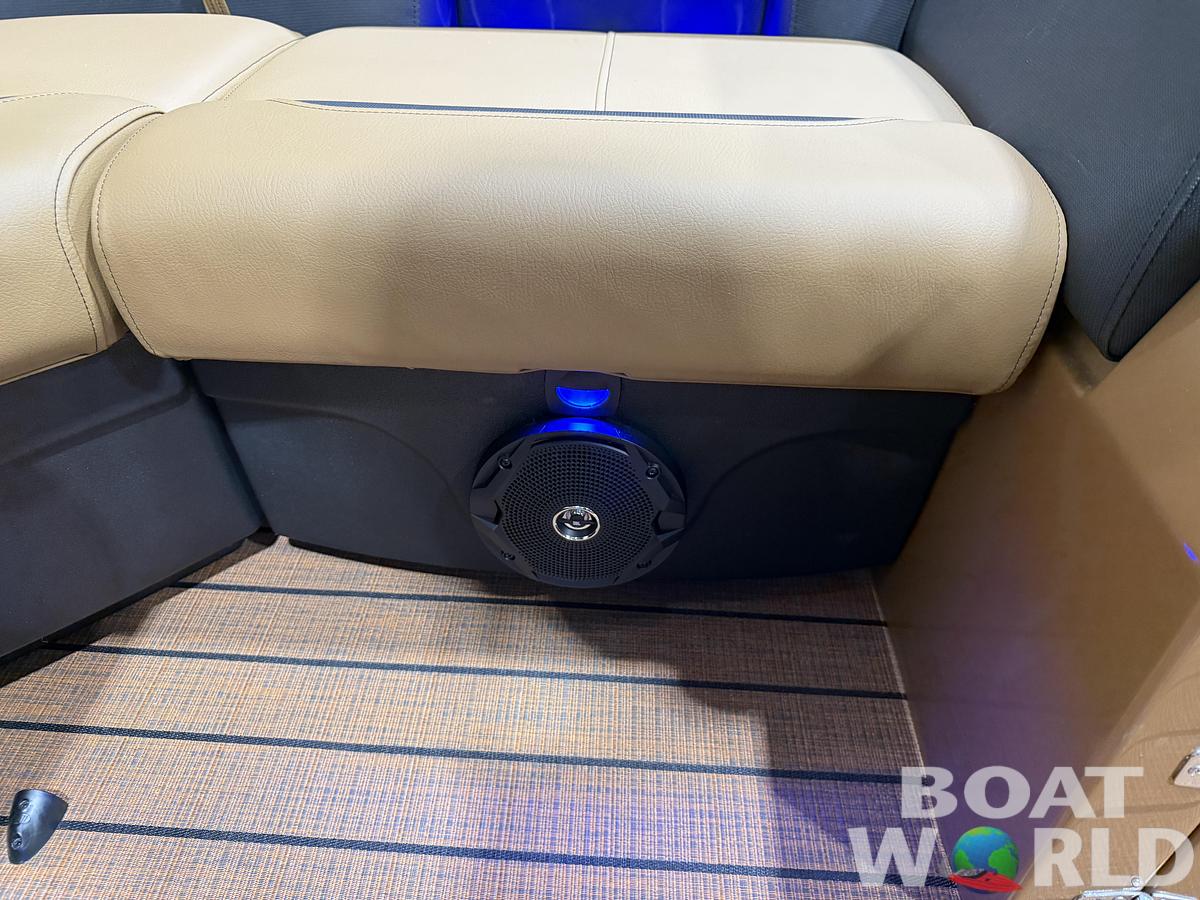 2026 Bentley Pontoons Legacy 200 Navigator Quad Lounge $39995