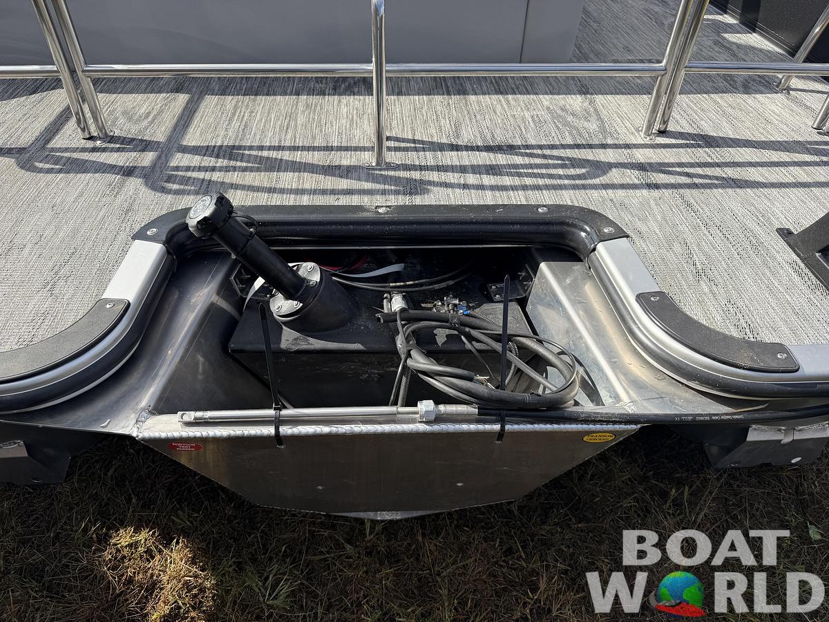 2026 Bentley Pontoons Legacy 220 Swingback 