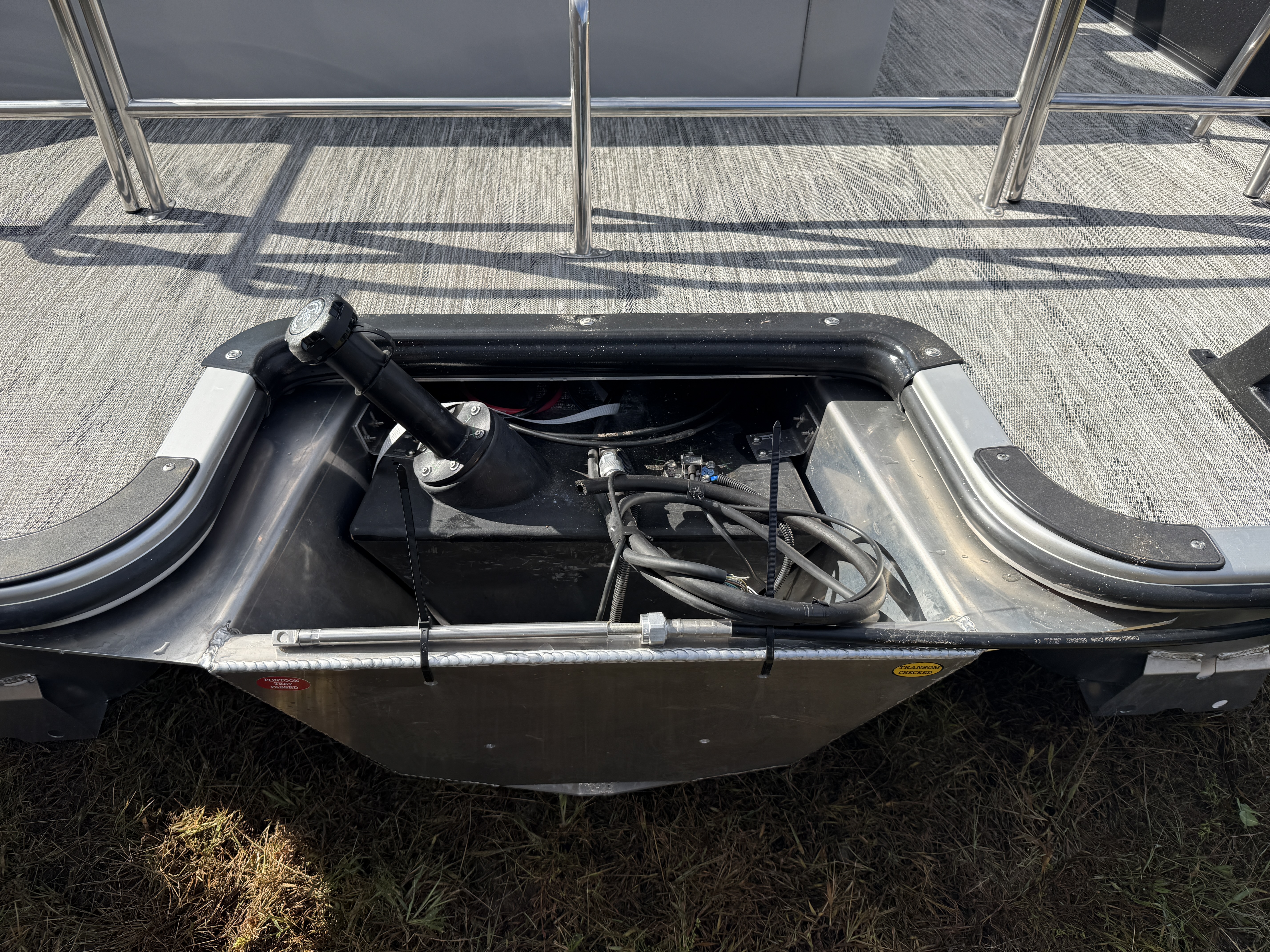 2026 Bentley Pontoons Legacy 220 Swingback 