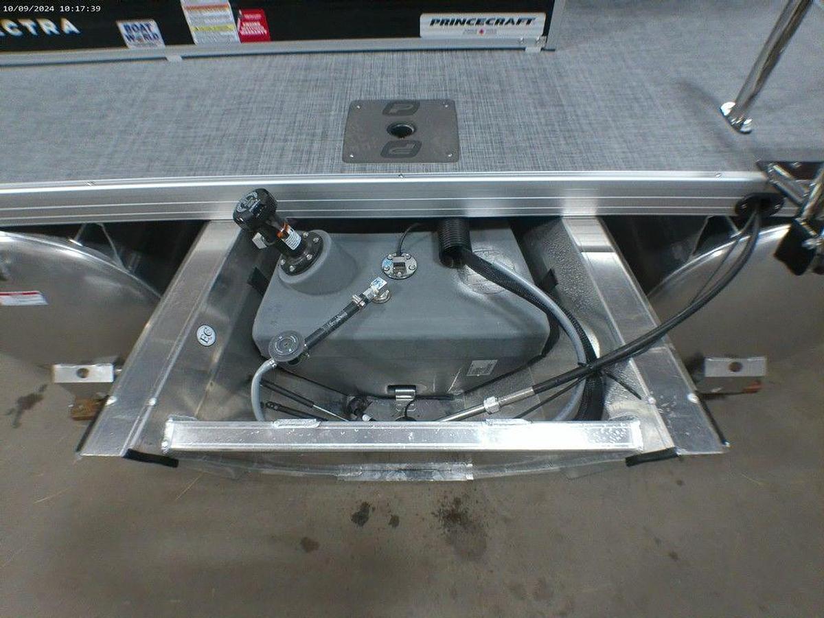 2025 Princecraft Vectra 23 RL Swingback Lounge Pontoon & Mercury 4-Stroke EFI