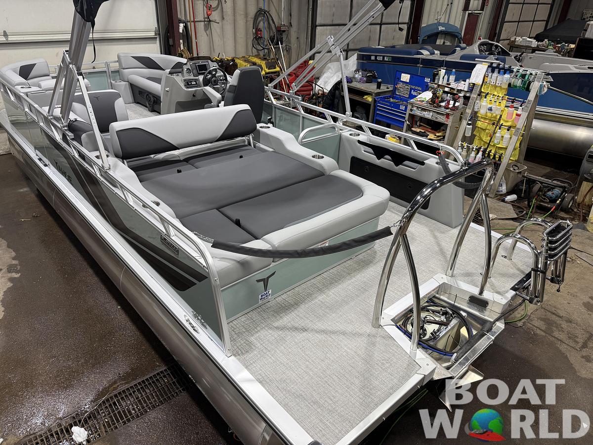 2026 Tahoe Sport VRB 2385 Swingback & 4-Stroke $34995