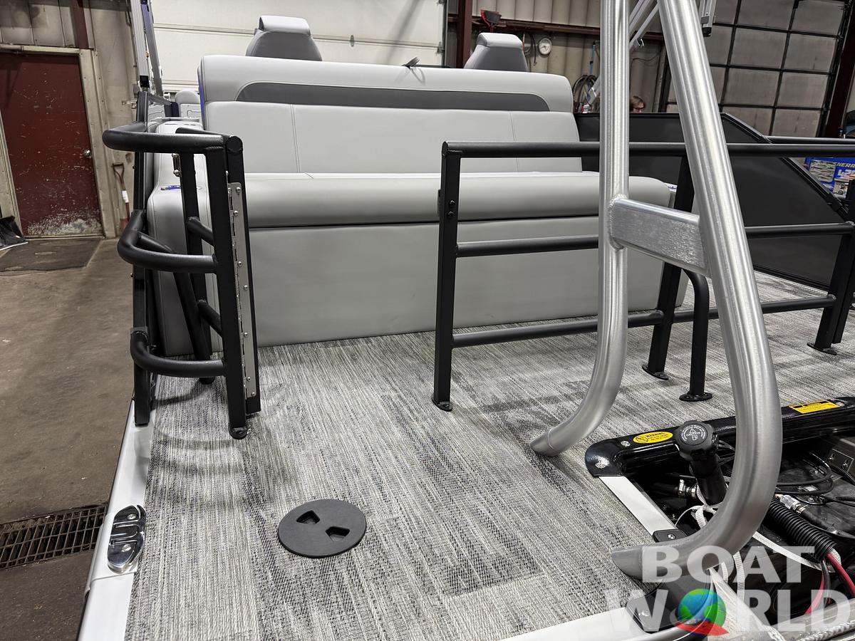 2026 Bentley Pontoons Legacy 220 Swingback 