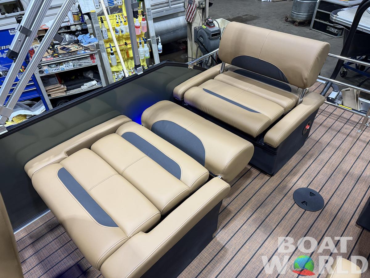 2026 Bentley Pontoons Legacy 223 QSB Swingback Tritoon 