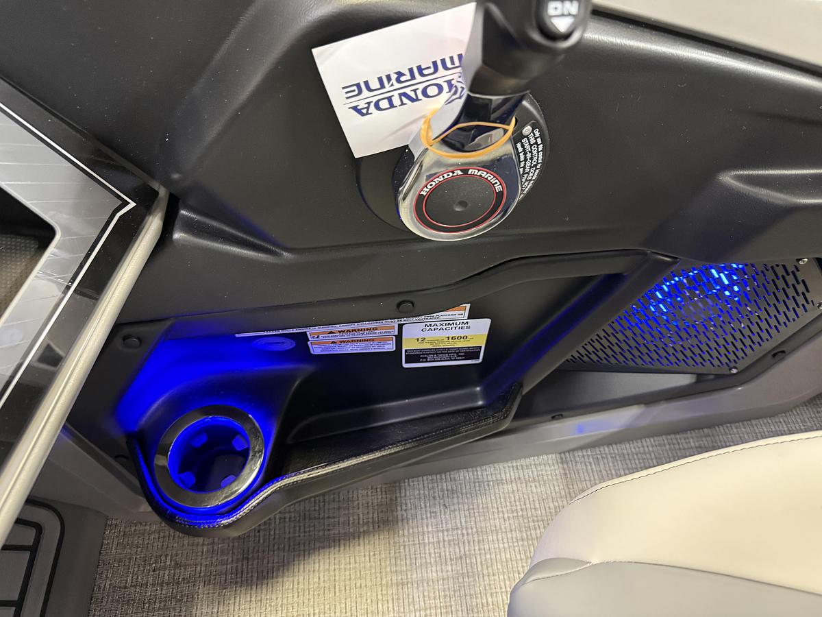 2025 Tahoe Pontoons Cascade 2385 Quad Lounge Shift Tritoon & 225HP 4-Stroke