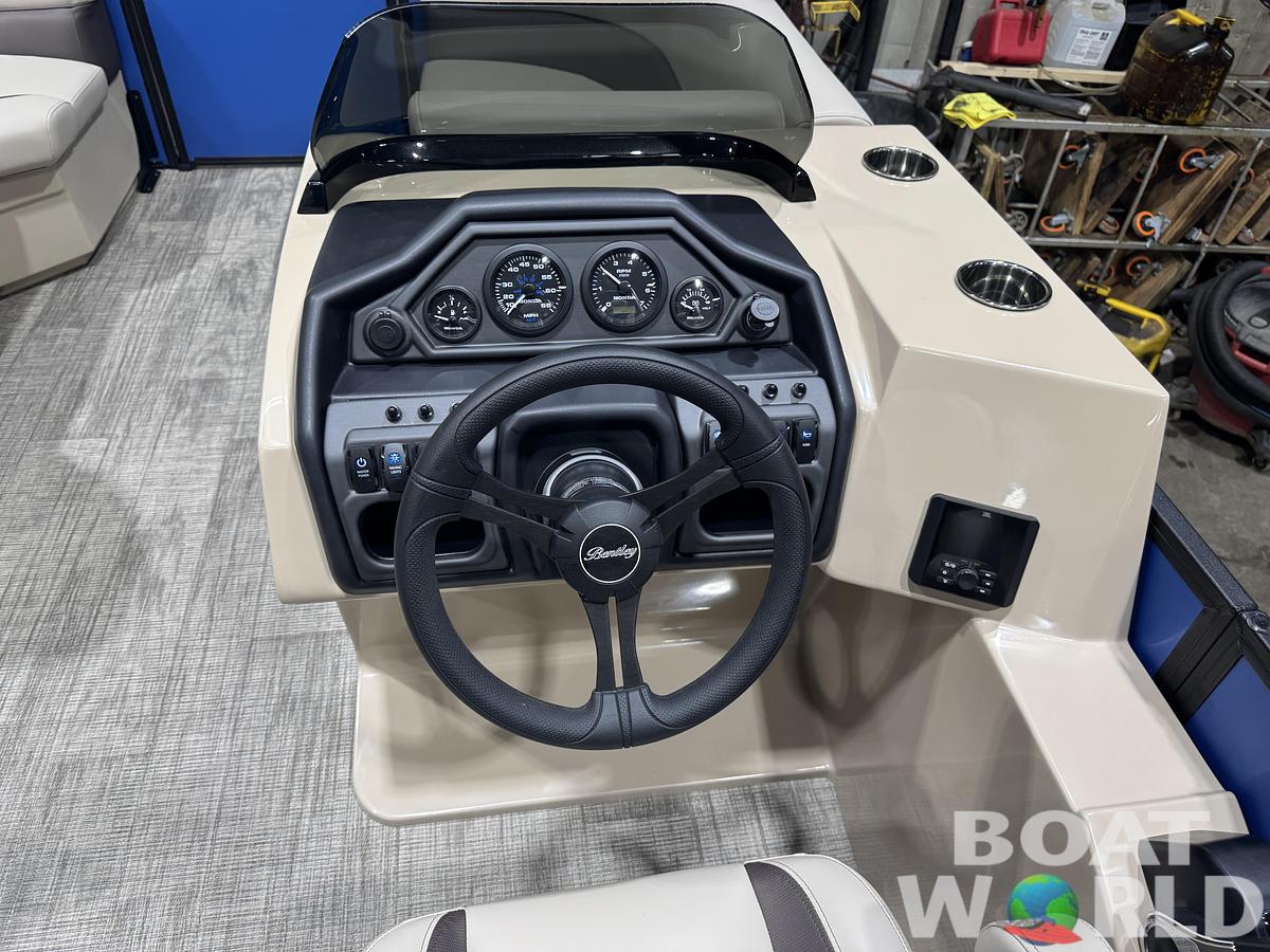 2026 Bentley Pontoons Legacy 220 Navigator Quad Lounge