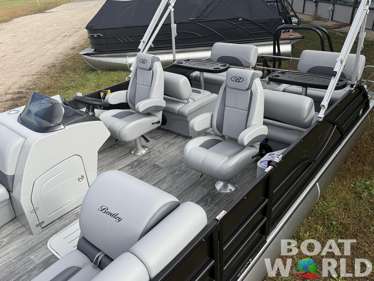 2026 Bentley Pontoons Legacy 223 QSB Swingback Tritoon 