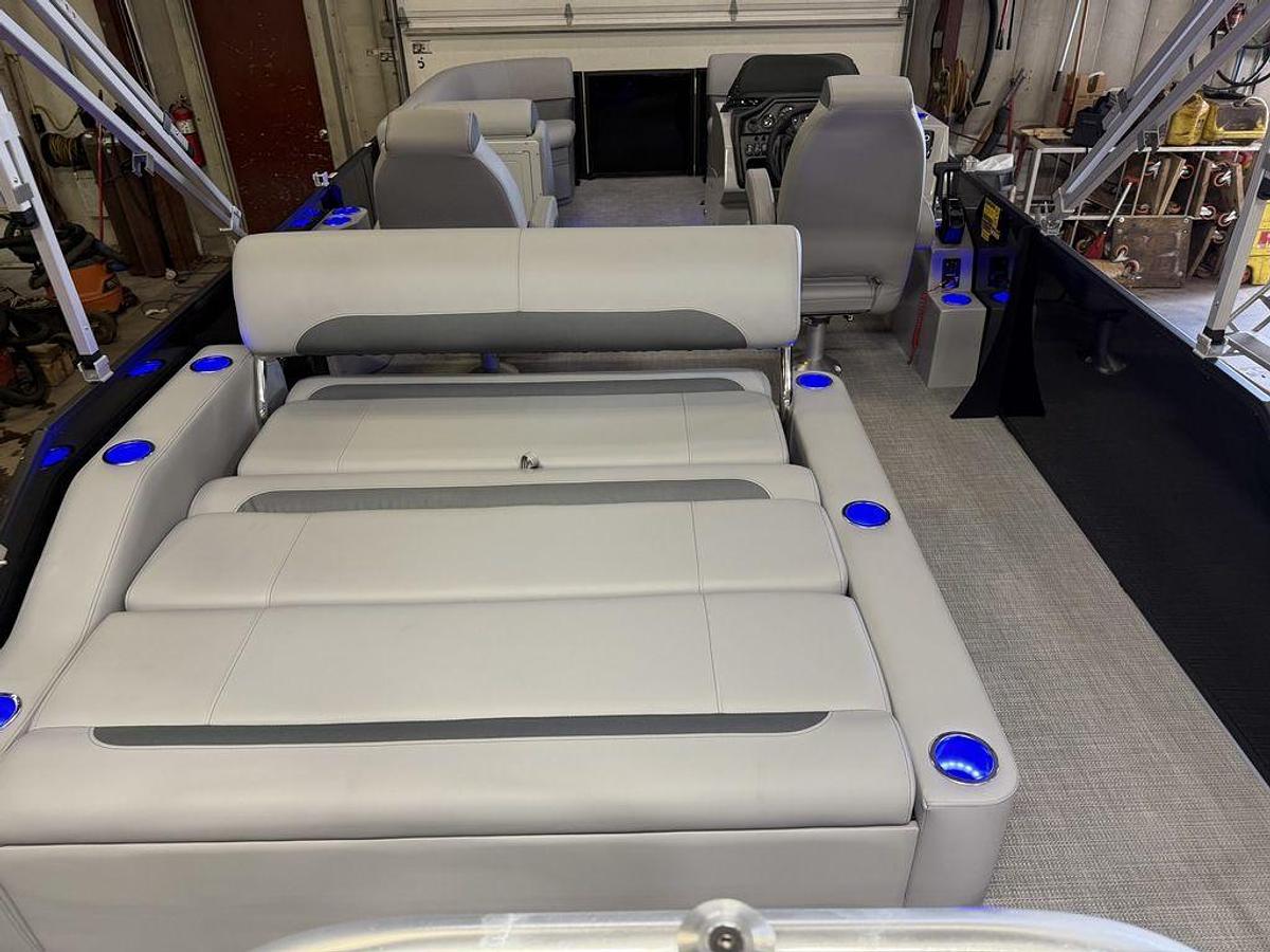 2026 Bentley Pontoons Legacy 220 Swingback & Honda 4-Stroke EFI